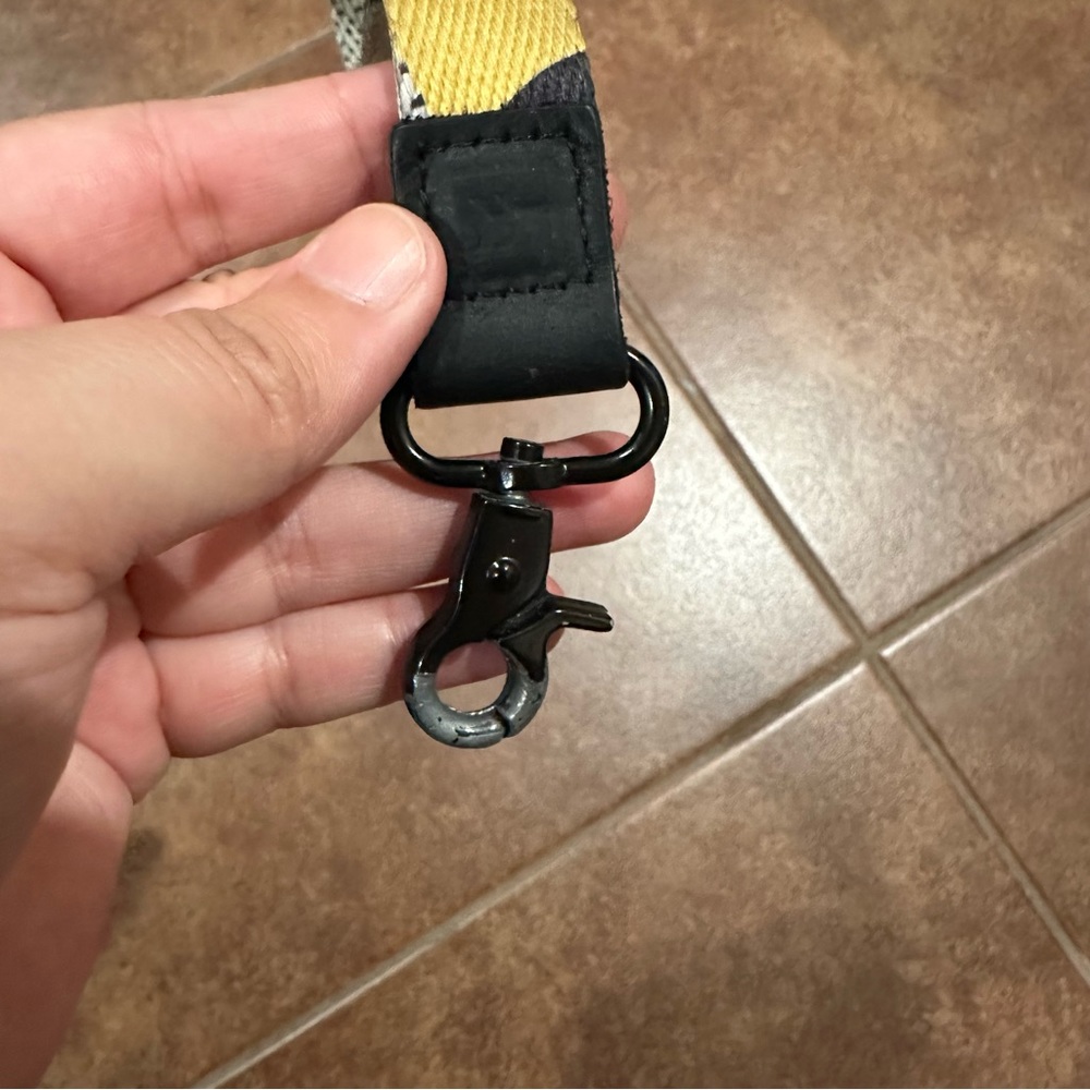 Thread Wallets Wrist Keychain Lanyard - Picture 4 of 5